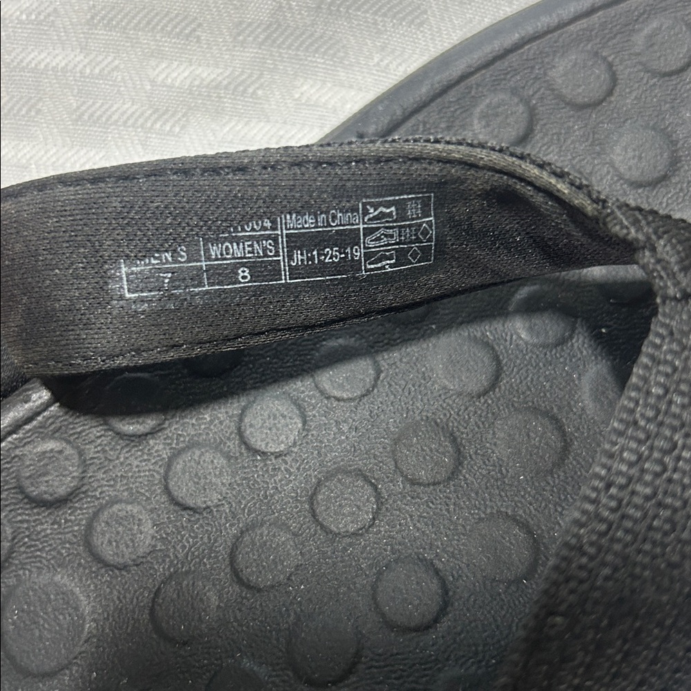 Vionic Wave 44 Black Flip-Flops 7 / 8 - Picture 11 of 15